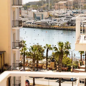Stuart By Zzzing , Gzira Μάλτα